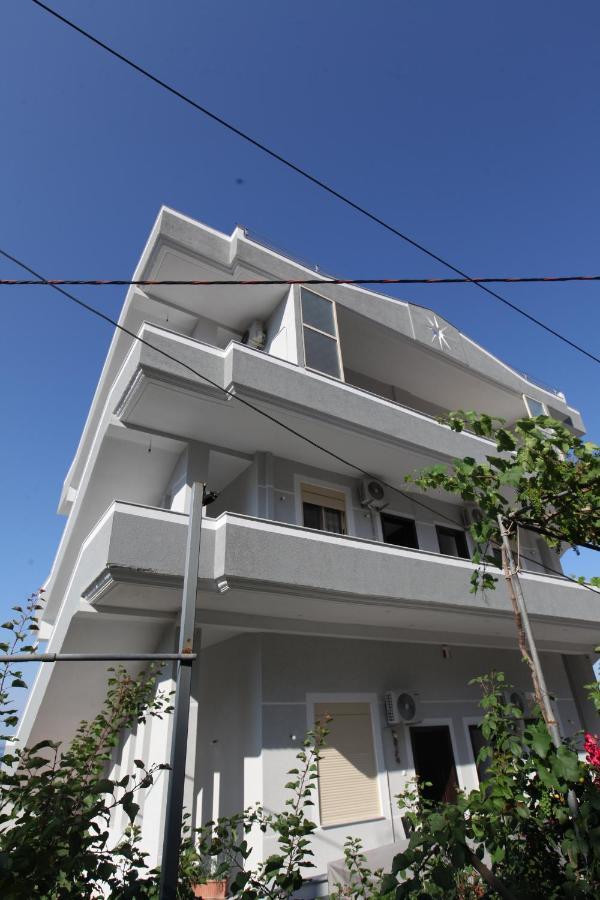 Mane Apartments Sarandë Esterno foto
