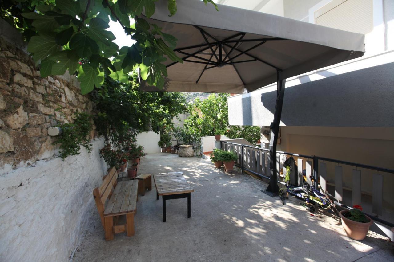 Mane Apartments Sarandë Esterno foto