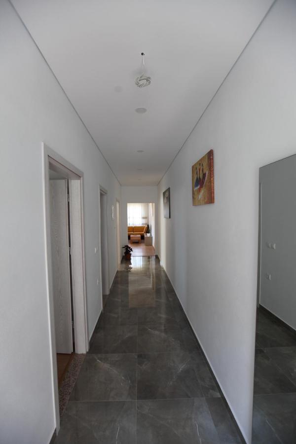 Mane Apartments Sarandë Esterno foto