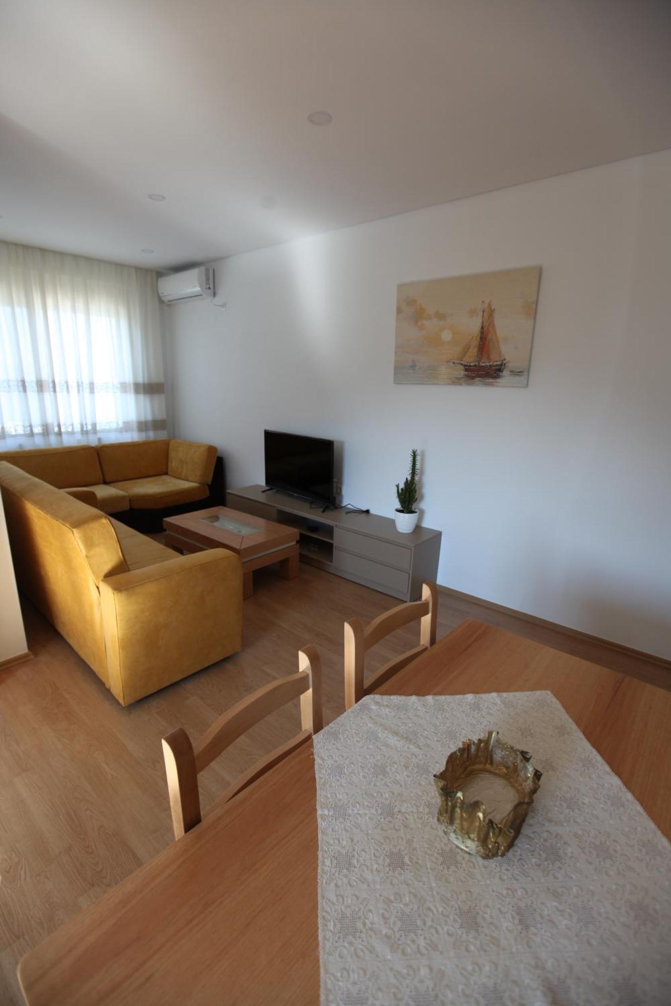 Mane Apartments Sarandë Esterno foto