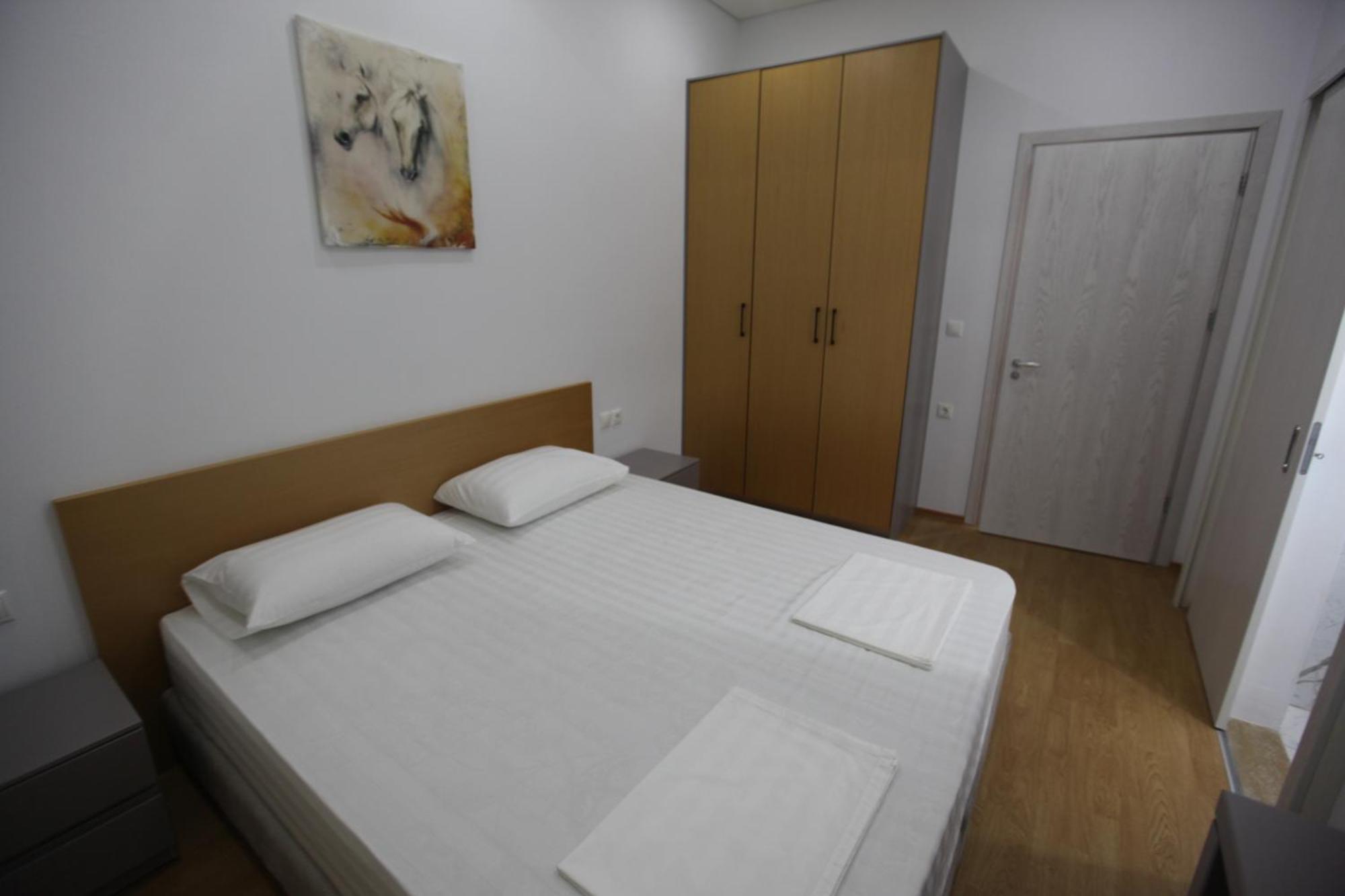 Mane Apartments Sarandë Esterno foto