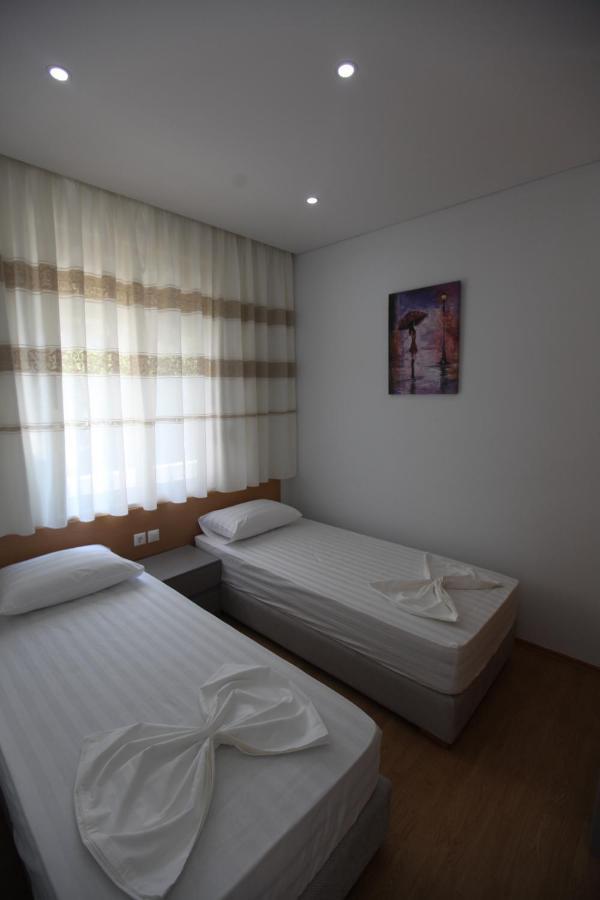 Mane Apartments Sarandë Esterno foto