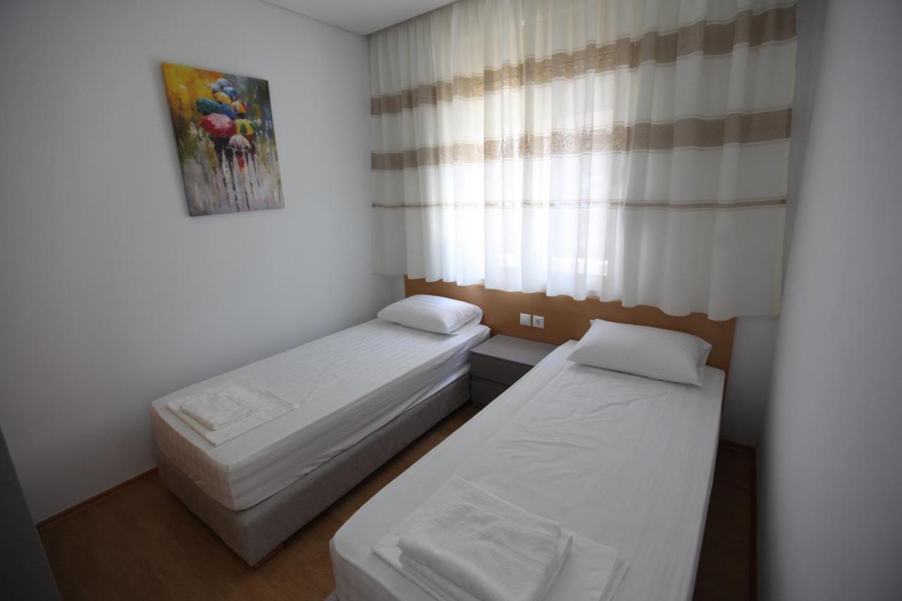 Mane Apartments Sarandë Esterno foto