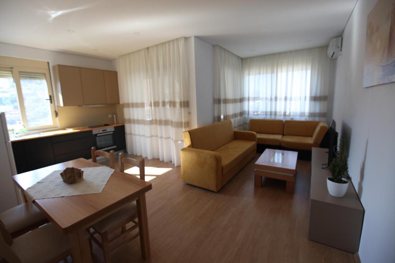 Mane Apartments Sarandë Esterno foto