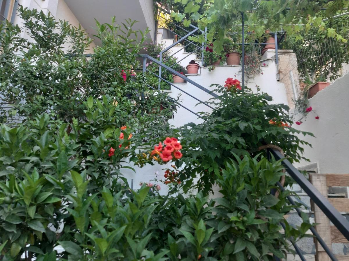 Mane Apartments Sarandë Esterno foto