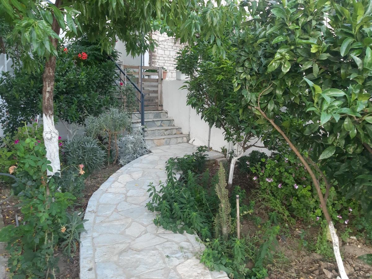 Mane Apartments Sarandë Esterno foto