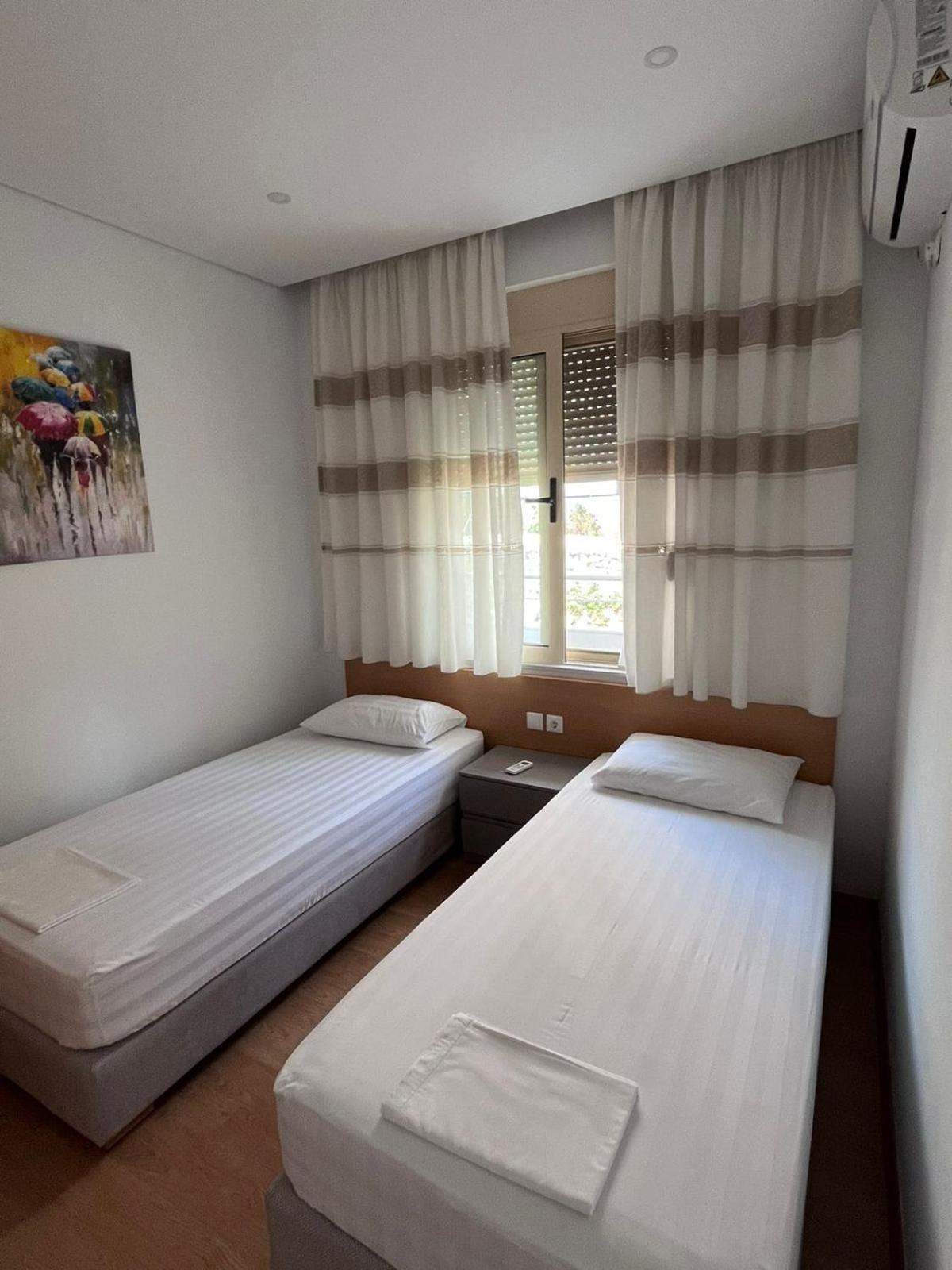 Mane Apartments Sarandë Esterno foto
