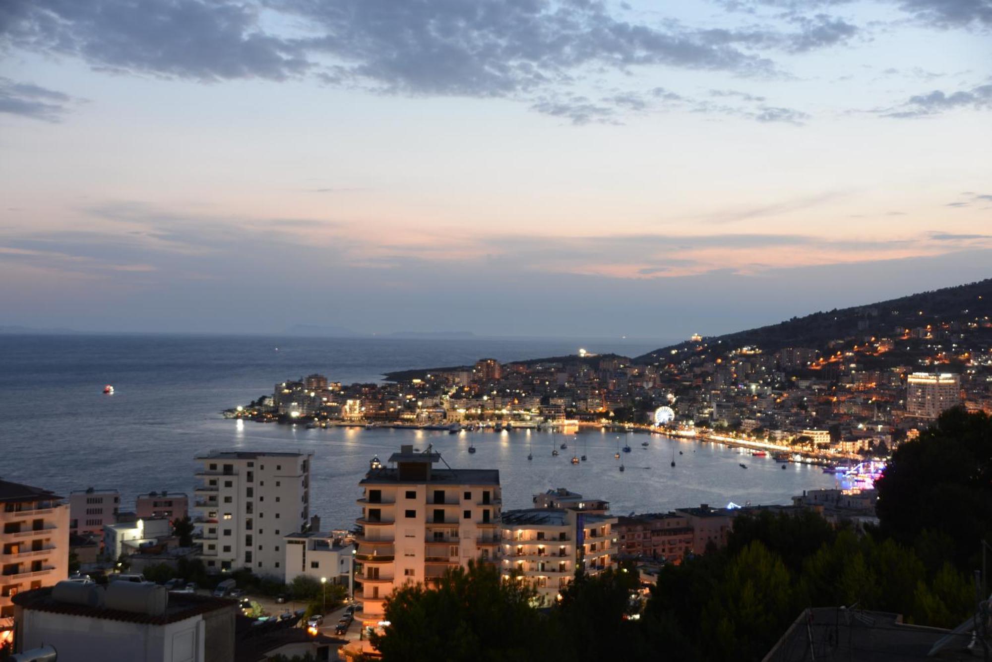 Mane Apartments Sarandë Esterno foto
