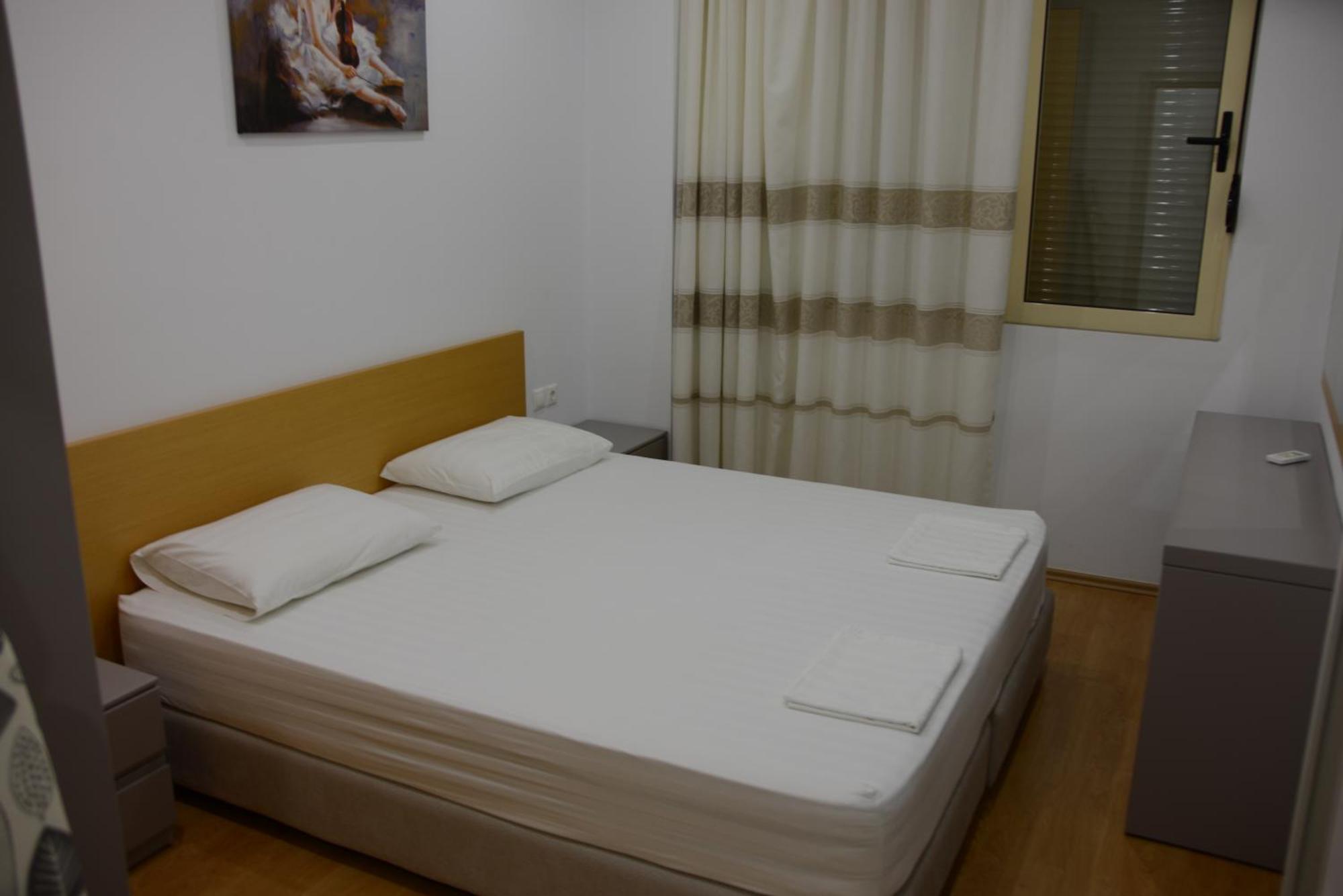 Mane Apartments Sarandë Esterno foto
